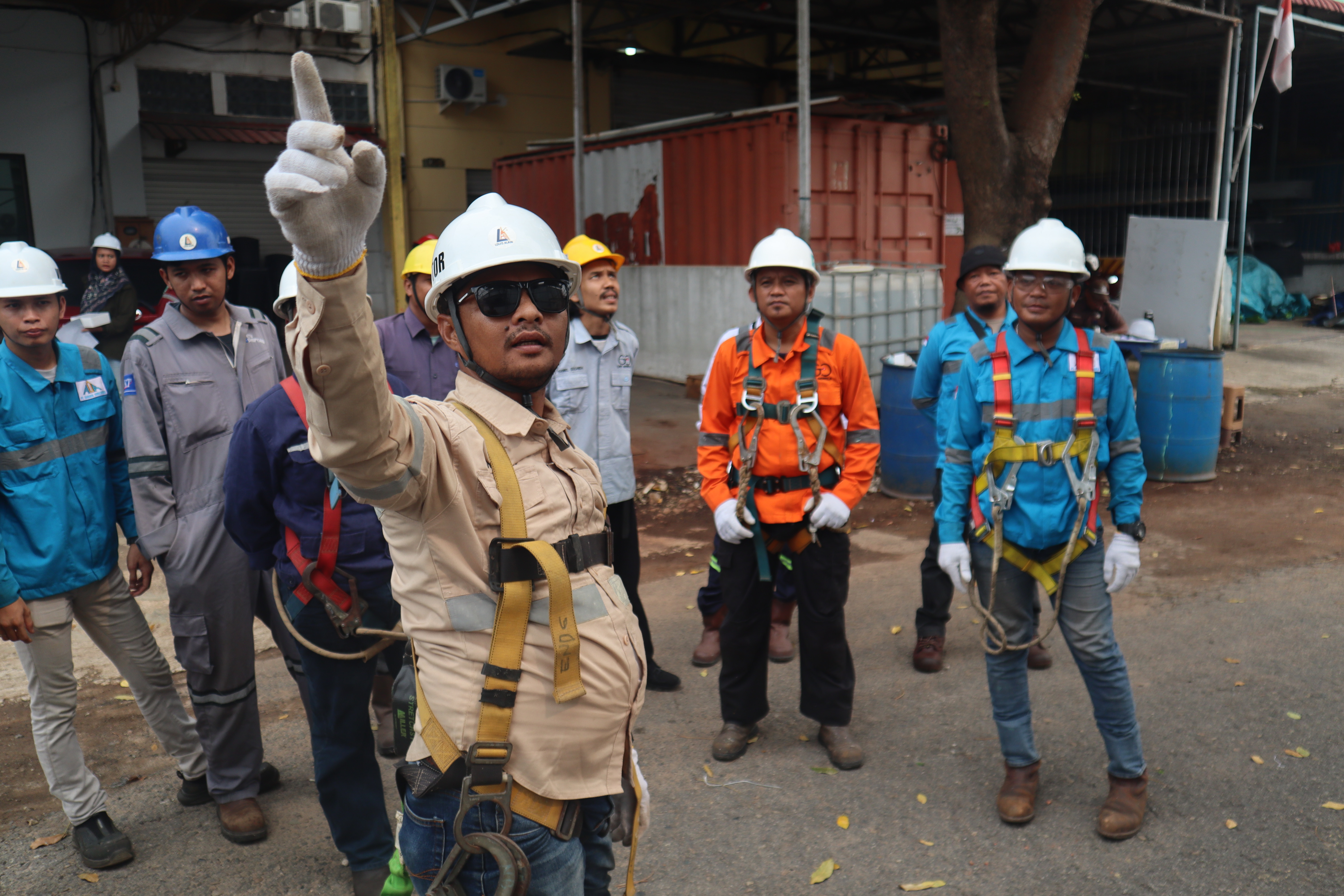 Peralatan Safety & APD K3