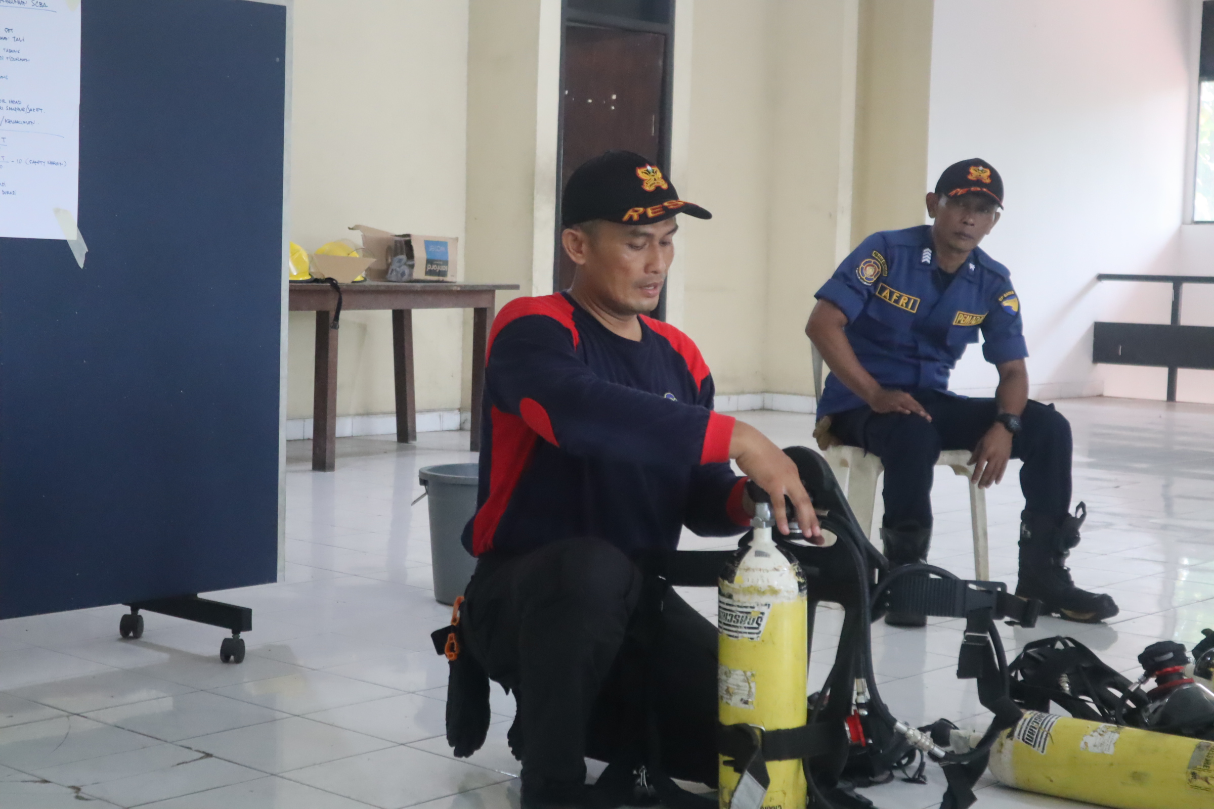 Panduan Memilih Alat Pelindung Diri (APD) & Sarana Tanggap Darurat Berstandar Resmi
