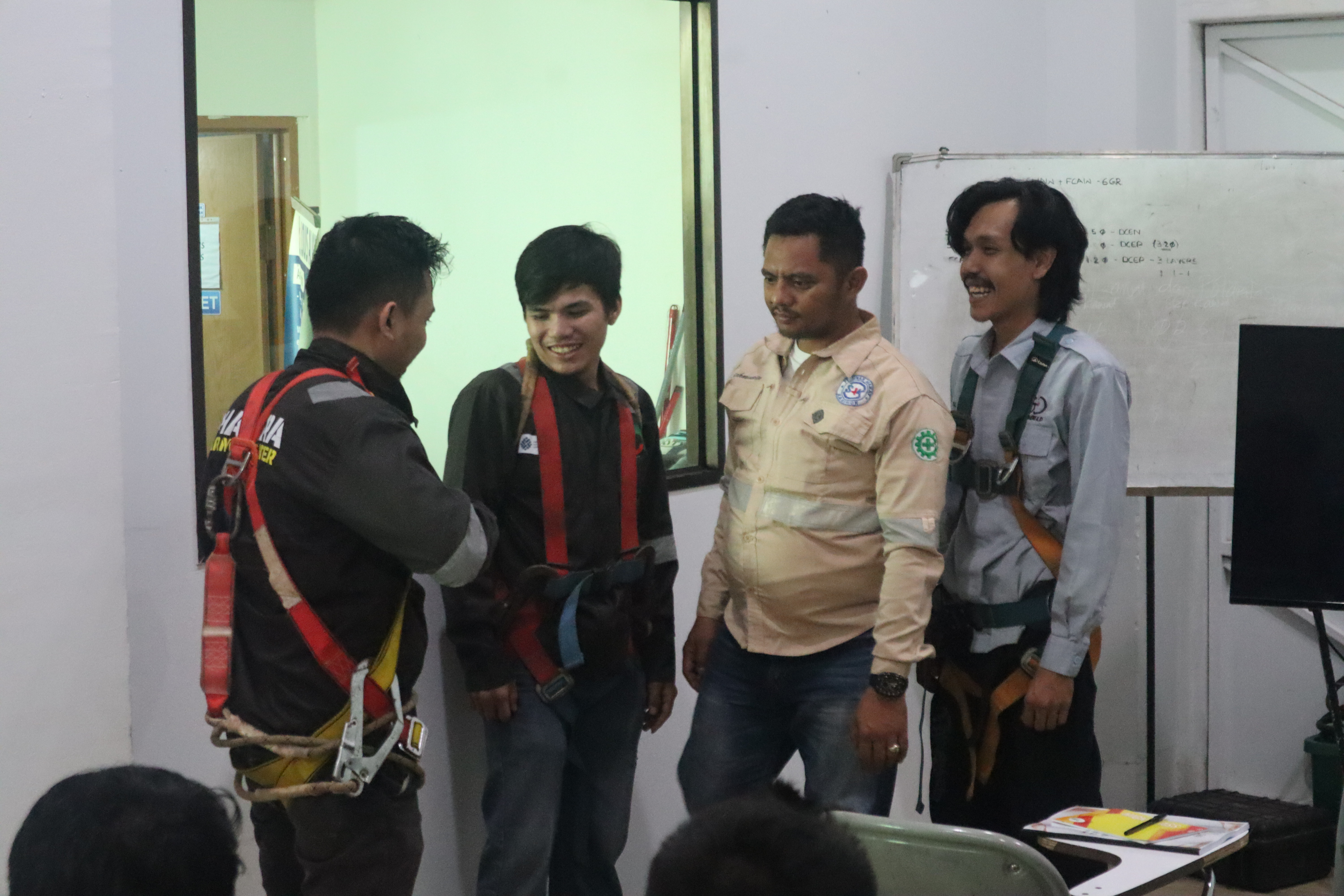 Penyediaan Tenaga Kerja Terampil & Pengadaan Peralatan Safety (APD)